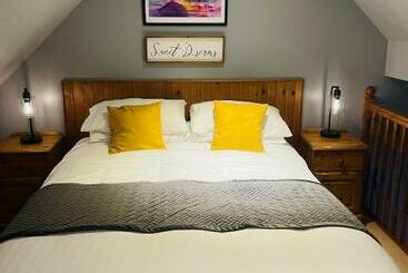 דירות לתיירים The Rowanberry Suite At Rowan Cottage