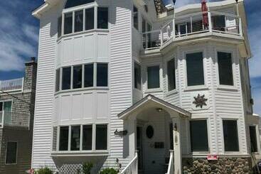 شقق خاصة سياحية Beach House Retreats 6 Just 30 Steps From The Beach With Rooftop Hot Tub And Gourmet Kitchen