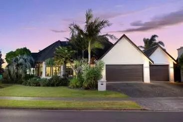 ツーリストアパートメント Palm Paradise With Spa