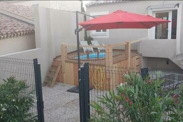 ツーリストアパートメント Charmante Maison De Village Au Centre De Mouries