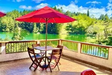 آپارتمان‌های توریست‌ها Finca Santa Monica Guatape Privada Lujosa Piscina Jacuzzi Sauna Muelle Represa Jetski Planchon