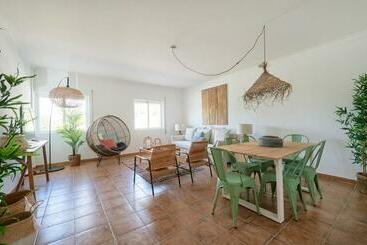 شقق خاصة سياحية Lightful Refuge On The River Front, By Timecooler