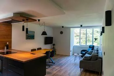 ツーリストアパートメント Modern Apartment Leon