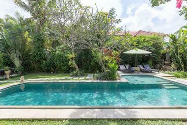 דירות לתיירים Villa Poppy Seminyak