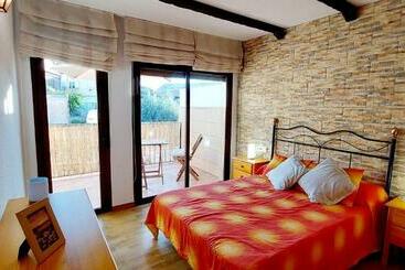 דירות לתיירים La Casita De Benatae El Conserje