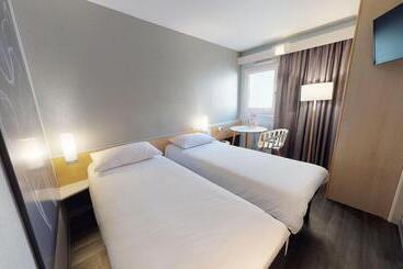 בית מלון כפרי Ibis Thonon Centre