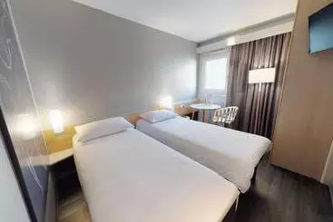 בית מלון כפרי Ibis Thonon Centre