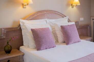 هتل Vacances Bleues Hôtel Castel Luberon