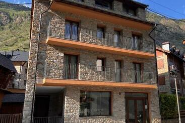 Appartamenti turistici Espot Cowork & Apartments   L Amfitriona