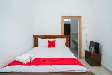 ホテル Reddoorz Syariah @ Jalan Tingang Palangkaraya