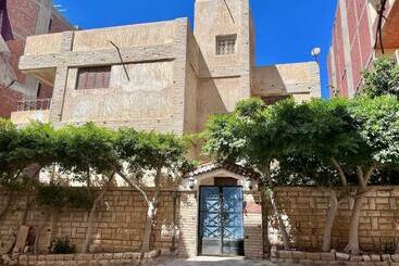 آپارتمان‌های توریست‌ها Peaceful 5br Villa + 4bath W/ Private Pool