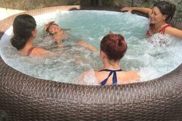 تختخواب و صبحانه Chambre D Hôtes Avec Jacuzzi En Extérieur