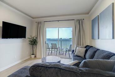 Aparthotel Newly Renovated Waterfront Condo With Sunset Views