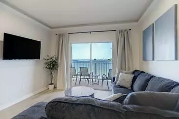 Appart'hotel Newly Renovated Waterfront Condo With Sunset Views