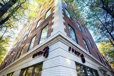 هتل Moxy Richmond Downtown