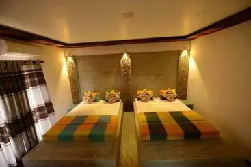 Bed and Breakfast Eco Chalet   Airport Transit