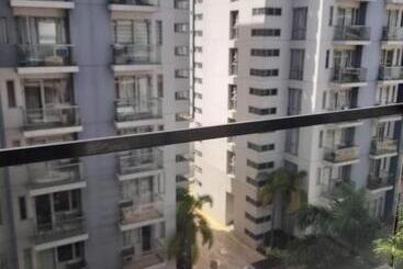 هتل آپارتمان One Palm Tree Villas