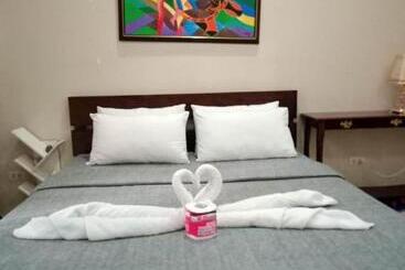 هتل آپارتمان One Palm Tree Villas