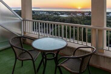 Albergue Costa Blanca Explore