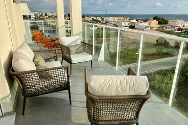 شقق خاصة سياحية Beautiful Penthouse With Pool And Wonderful Beach View