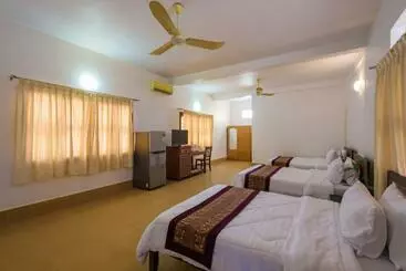 تختخواب و صبحانه Heng Long Villa