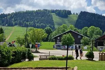 Tourist flats Place Royale Pour 10 à 12 Personnes à 30 Mèt Des Pistes De Ski Et Vtt