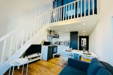 ツーリストアパートメント Appartement + Balcon Vue Mer Plein Sud