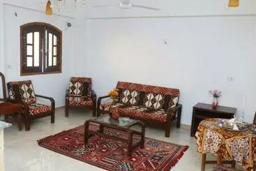 ツーリストアパートメント Flower Of Desert