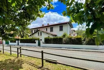 Appartements touristiques Biarritz Anglet Appartement T3 En Villa Jumelle