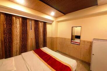 ホテル The Krishna Boho Near Mall Road