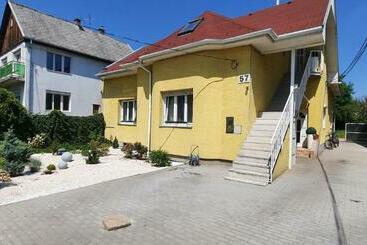 شقق خاصة سياحية Hi Bp Garden City Batsanyi Apartment 3 Rooms, Apartment Upstairs Near The City Train With Free Parki