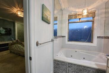 هاستل The Empress Palace