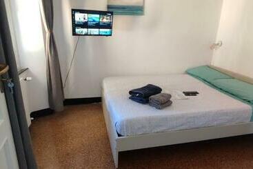 Pension (Hôtel basse catégorie) Genova Rooms Brignole B