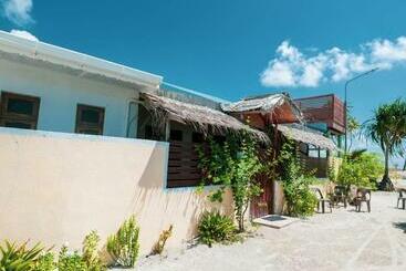 تختخواب و صبحانه Mangrove Inn Hura