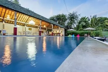 ホテル Kesari Glory Nusa Penida By Pramana Villas