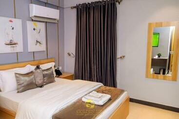 Golden Six Hotel And Restaurant