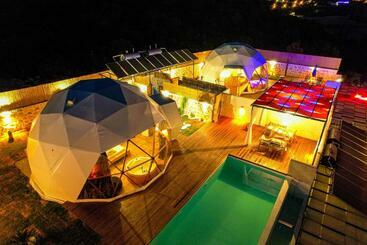 هتل Kalkan Dome Suites & Deluxe Glamping Holiday In Kalkan