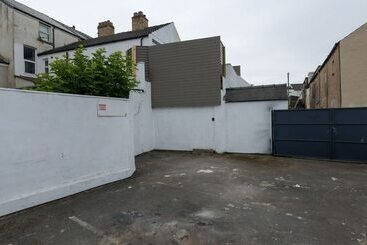 آپارتمان‌های توریست‌ها Hot Tub Jacuzzi On Private Terrace Free Gated Parking Sleeps 8