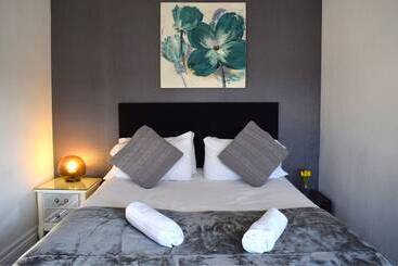 호텔 Whitburn House