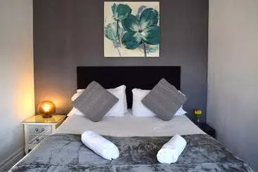 Hotel Whitburn House