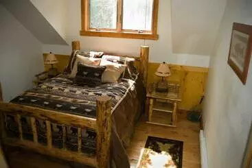 Bed & Breakfast River S Bend Lodge