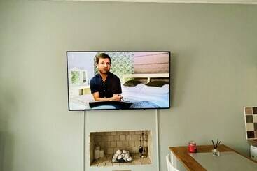 آپارتمان‌های توریست‌ها Charming 2 Bedroom Apartment Located In Ayr