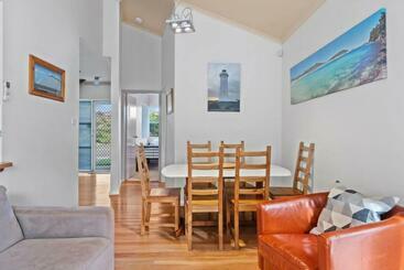 דירות לתיירים Stones Throw To The Beach In Fingal Bay