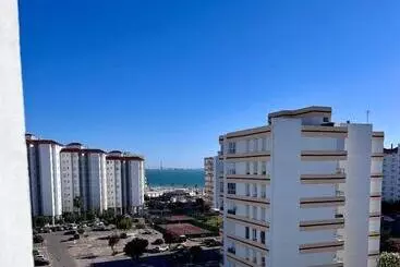 Turistihuoneistot Gatu Villa Soleá Parking, Piscina, Pistas Tenis, Playa De Valdelagrana Sólo Familias O Grupos De May