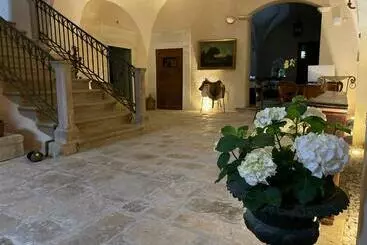 Majatalo Palazzo Laureano   Dimora Storica