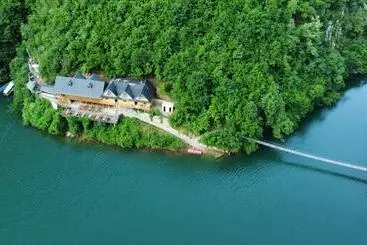 Hostel Riverside Komani Lake