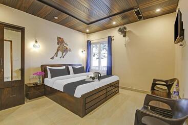 هتل Super Collection O Grey Castle Inn