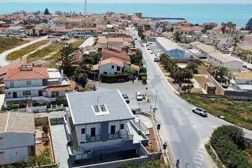 هتل آپارتمان Residence El Flaro Punta Secca