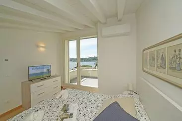 ツーリストアパートメント Una Finestra Vista Lago