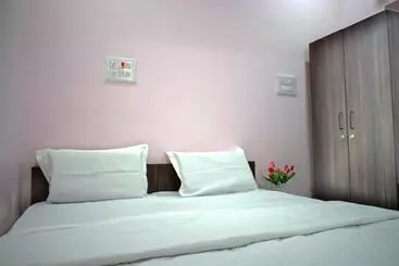 Otel B R Inn